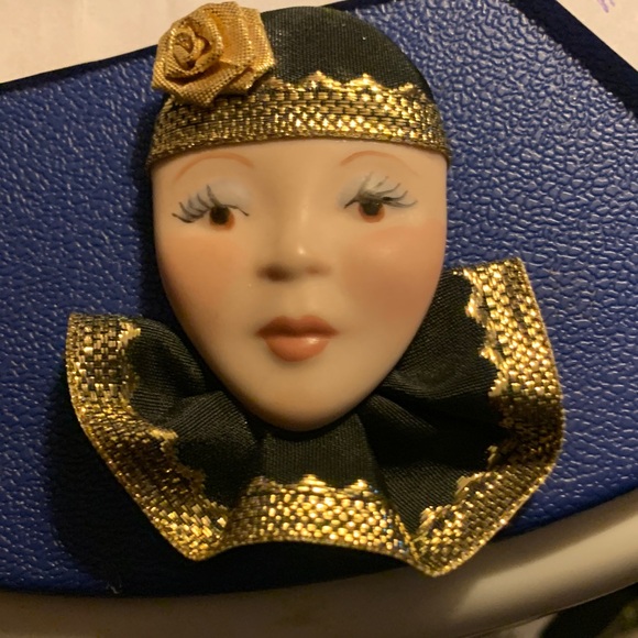 Vintage Porcelain Cameo Face Brooch with Gold Accents - Picture 2 of 7